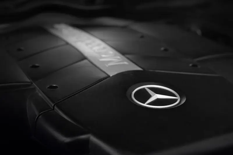 Pokrywa silnika Mercedesa